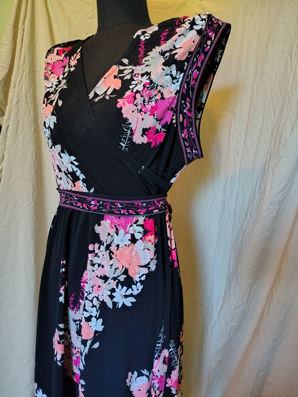 Apt. 9 Black Midi Wrap Dress with Pink and White Floral Print Women's Large - Picture 4 of 8